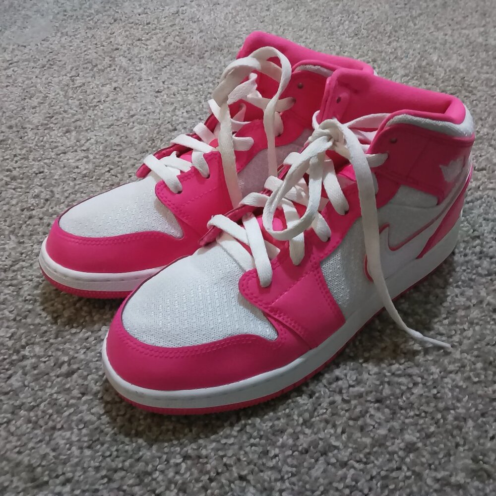 Hyper pink Air Jordan